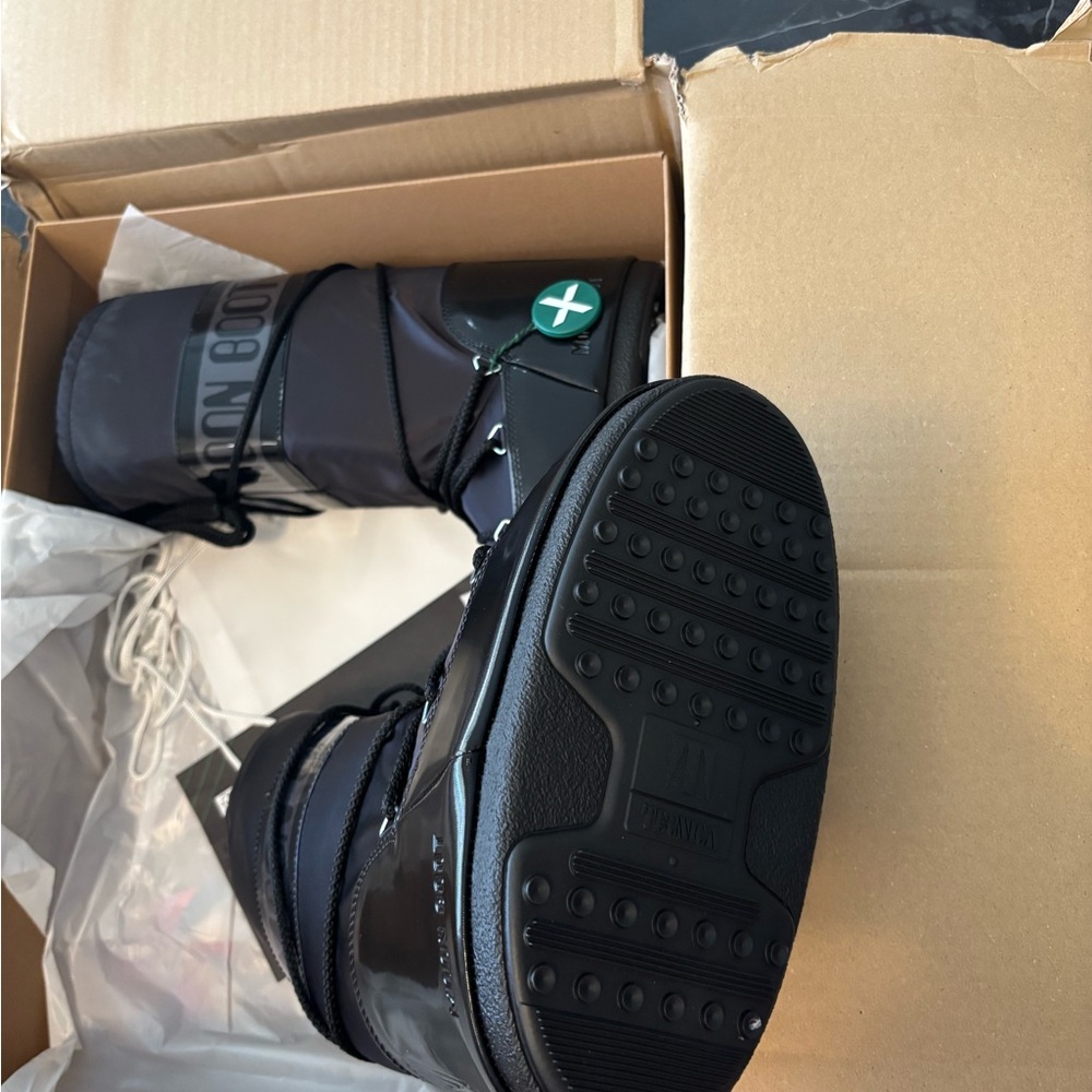 Moon Boot Box - Picture 3 of 5